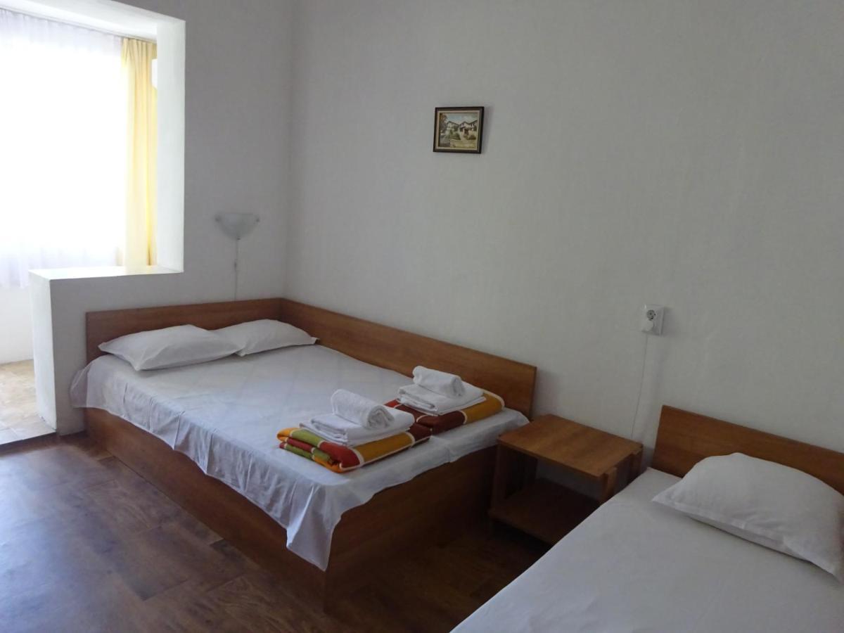 Hris Hotel Chernomorets Exterior photo